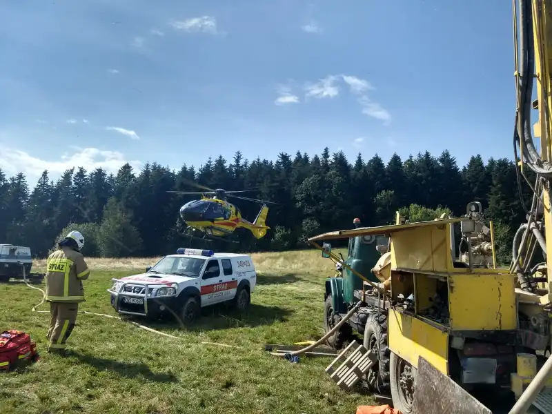 Wypadek przy wierceniu studni głębinowej w Grybowie. W akcji śmigłowiec LPR