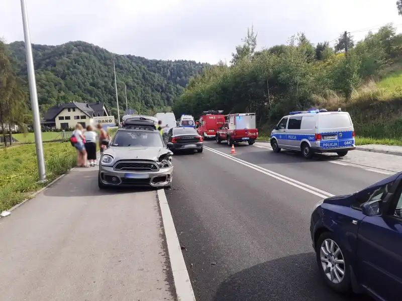 Kolizja w Zabrzeży. Zderzyły się trzy samochody osobowe