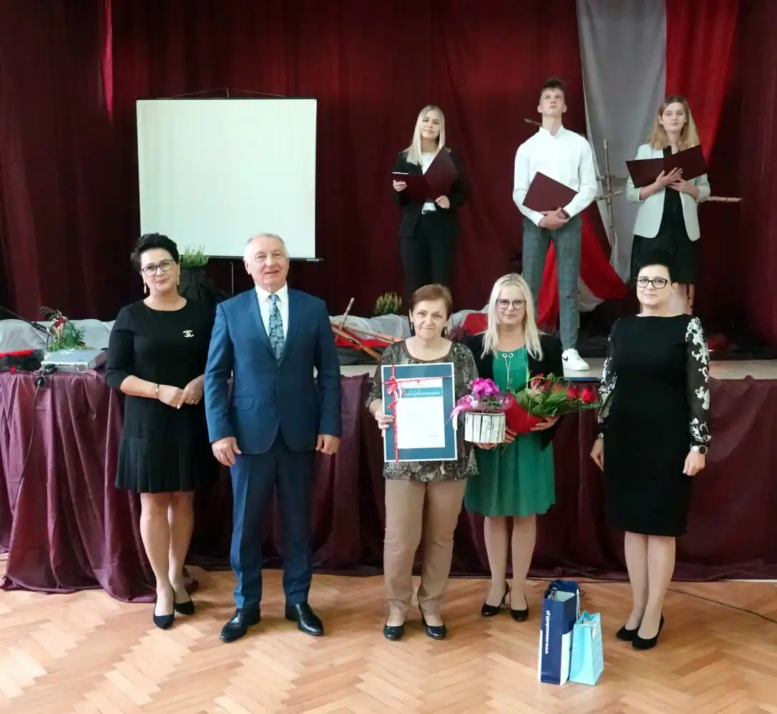 Rok szkolny w szkołach powiatu nowosądeckiego rozpoczęty. Do placówek będzie uczęszczać ponad 3200 uczniów