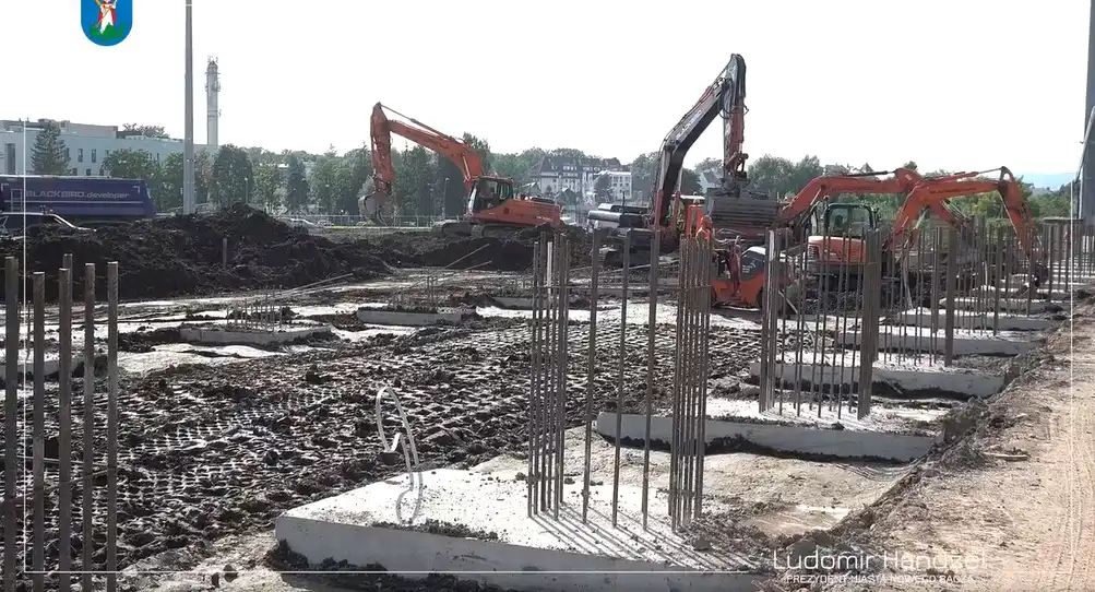 Na budowie stadionu miejskiego Sandecji praca wre