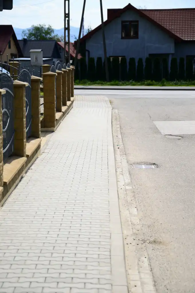 Nowy chodnik w Świniarsku. Bezpieczniej i wygodniej dla mieszkańców