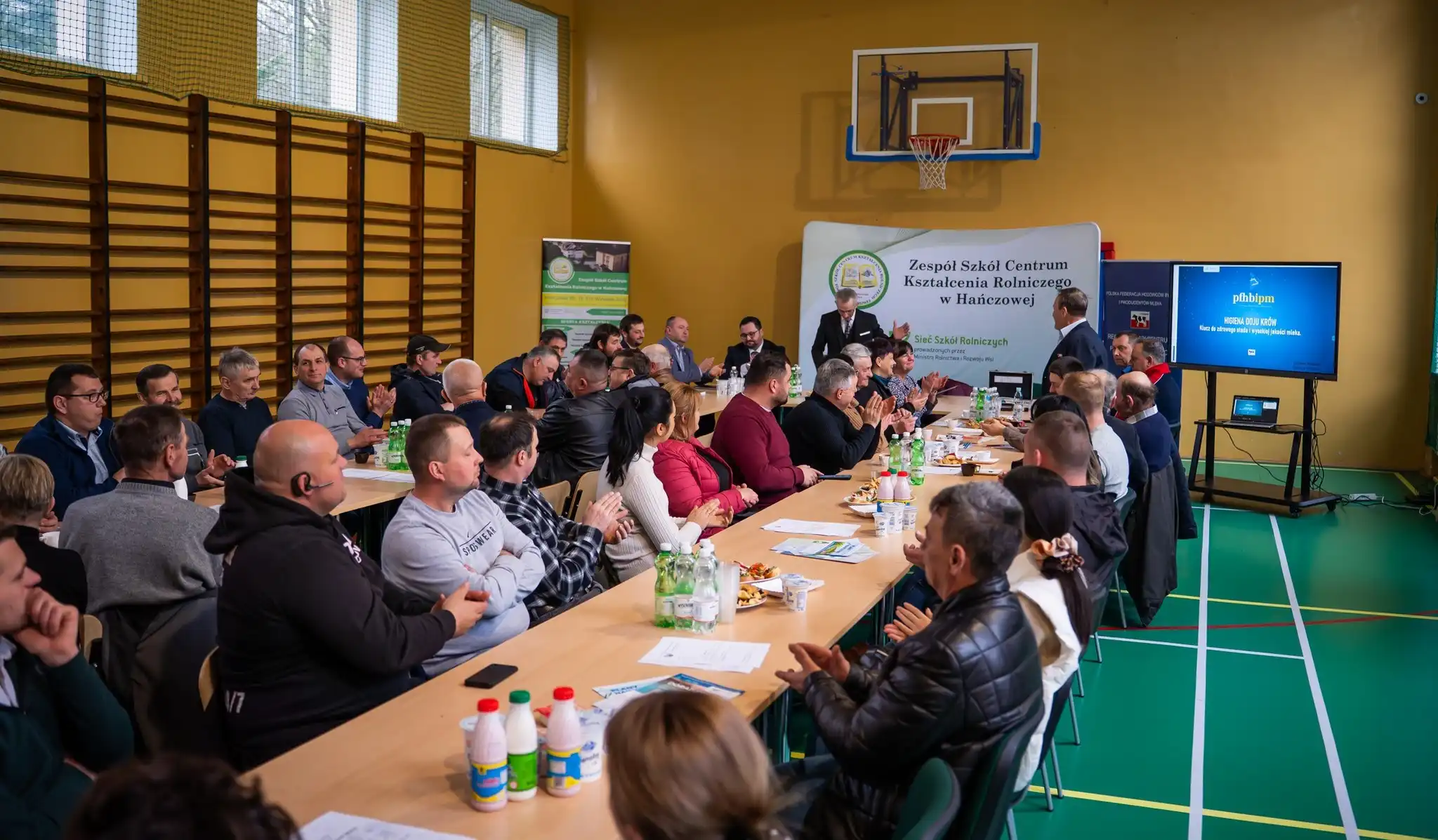 Jak wspierać lokalnych oroducentów? Starosta gorlicki spotkał się z rolnikami