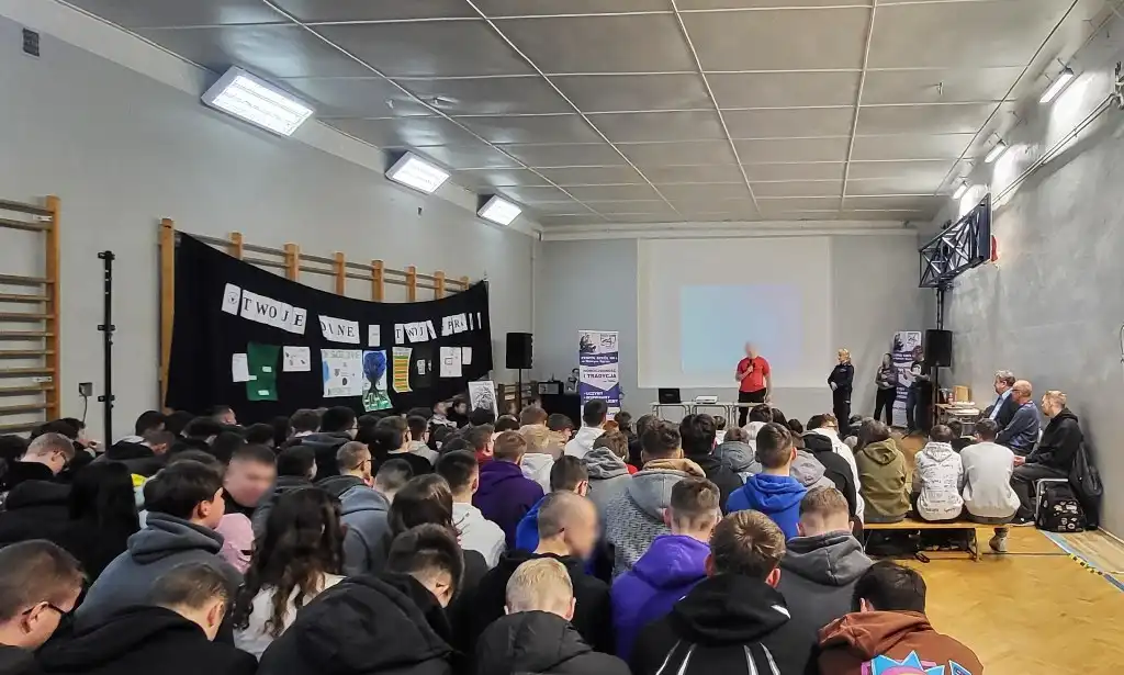 Bezpieczny Internet. Policjanci edukują nowosądecką młodzież