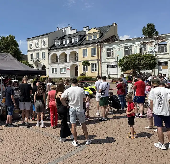 Ferrari, Lamborghini i szczytny cel. Super samochody spełniają marzenia dzieci i zbierają pieniądze na karetki. Już w ten piątek i sobotę w Bochni