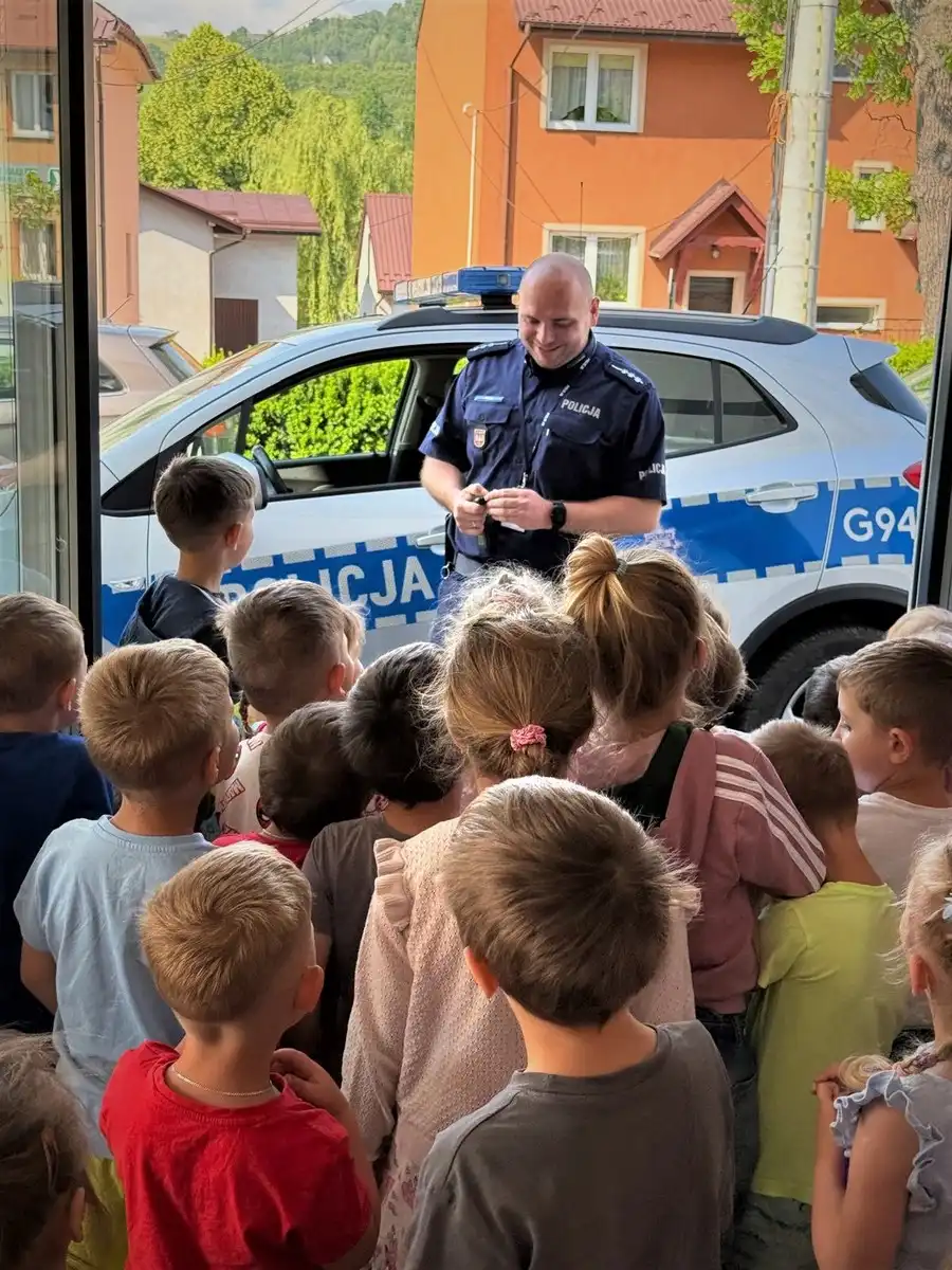 Policjanci z wizytą u przedszkolaków w Łukowicy