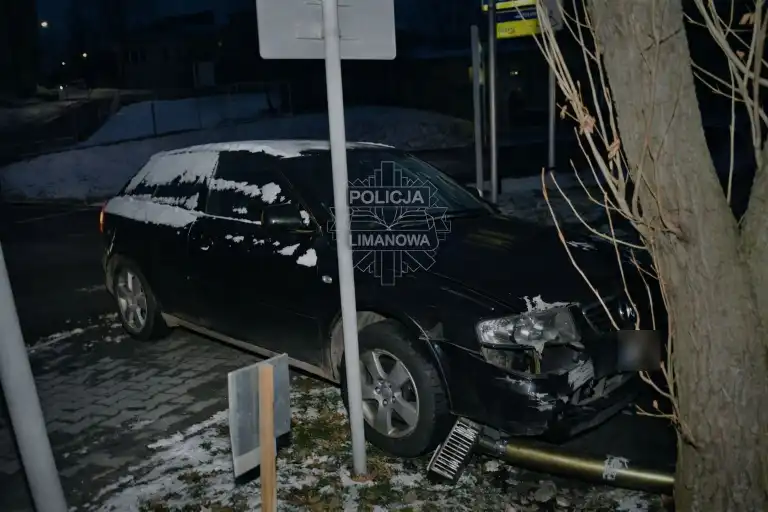 Kradzież samochodu w Limanowej. Skradziony przy Zygmunta Augusta, rozbity po kilkuset metrach