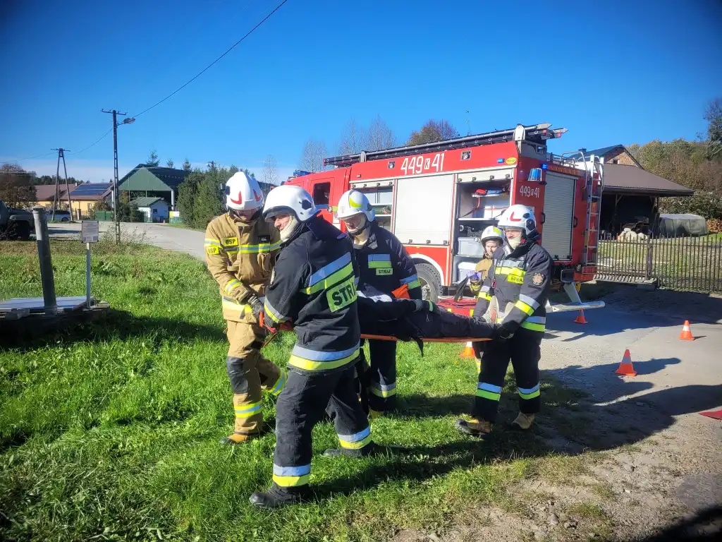 Strażacy z Gminy Gorlice w akcji. Manewry z symulacją pożaru i wypadku drogowego