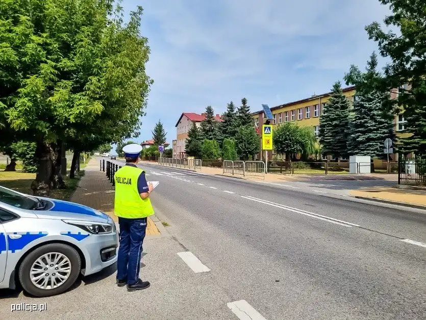 Odblaski, ostrożność i patrole. Rusza akcja "Bezpieczna droga do szkoły"