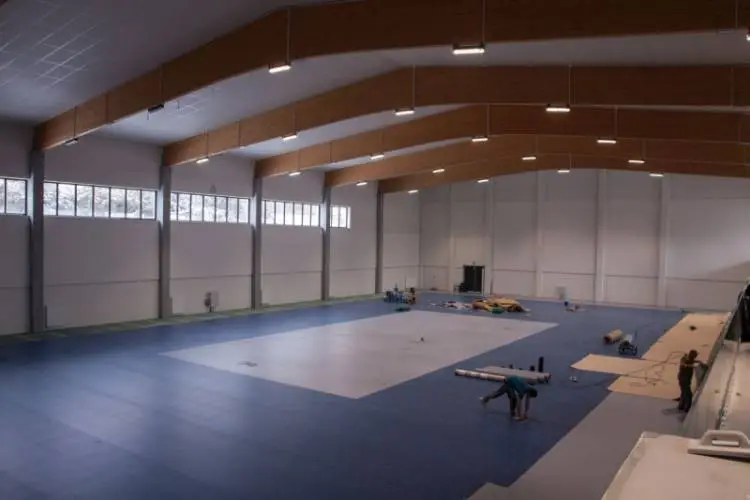 Kończy się budowa hali sportowo-widowiskowej w Korzennej
