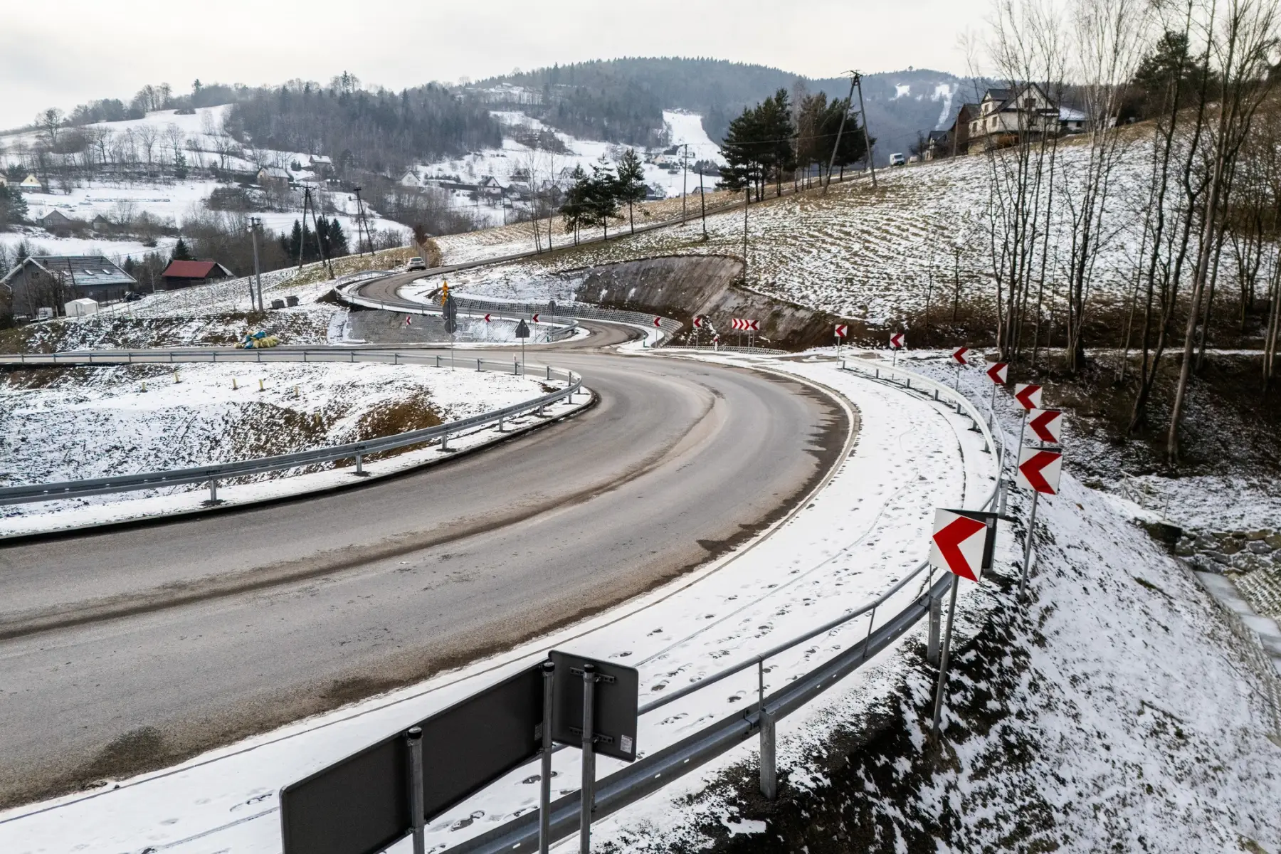 Laskowa z nowym mostem i ścieżką pieszo-rowerową