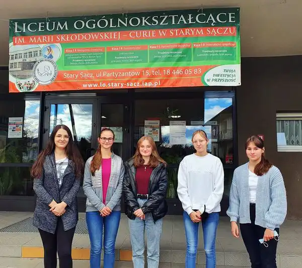 Uczennice LO w Starym Sączu w kolejnym etapie IX Ogólnopolskiego Dyktanda Niepodległości
