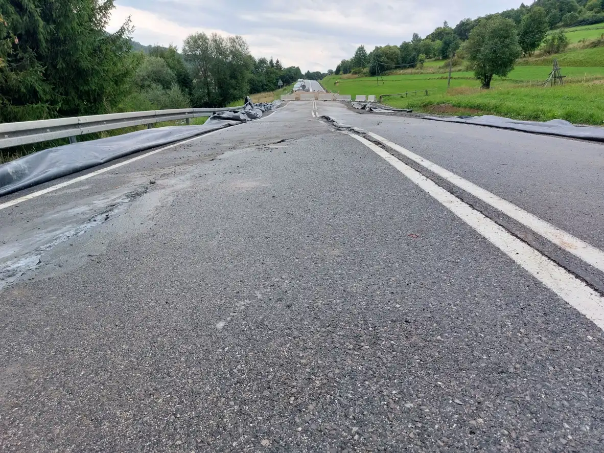 Osuwisko na drodze 28 nadal się pogłębia