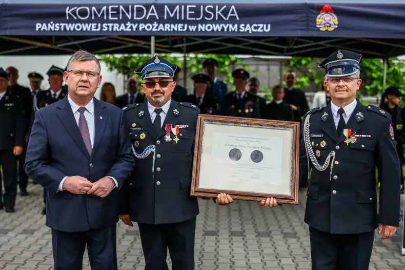 Od 30 lat dbają o bezpieczeństwo mieszkańców. Strażacy - ochotnicy z Brzeznej świętują swój jubileusz