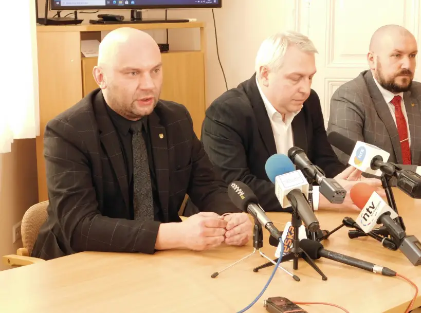 Wojewódzki konserwator Zabytków zlecił zasypanie wykopalisk na płycie rynku. Co na to władze miasta?