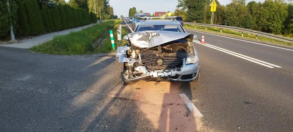 Kolizja na DK28 w Cieniawie. Zderzyły się dwie osobówki