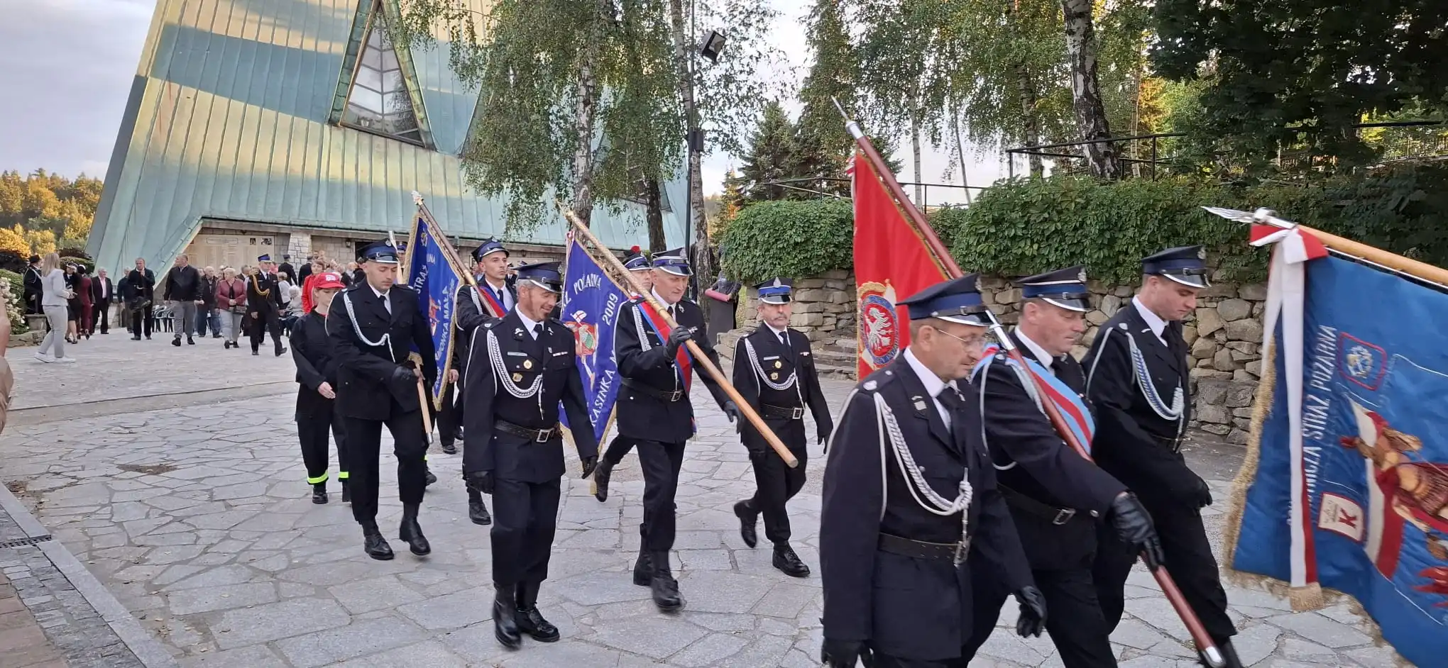 Strażacy u Matki Bożej Pocieszenia. Pielgrzymka wdzięczności i modlitwy