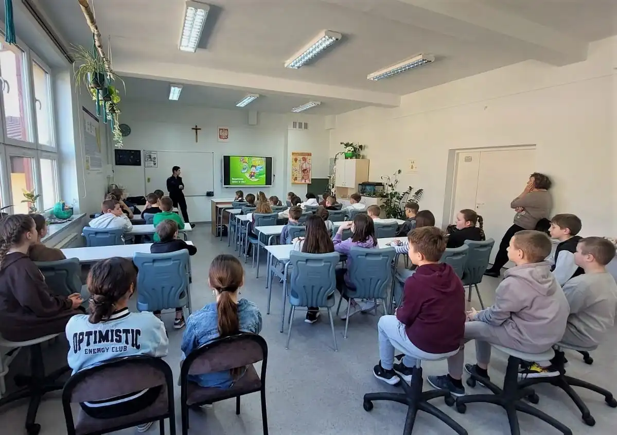 Cyberzagrożenia na tapecie. Policja edukuje uczniów w Limanowej