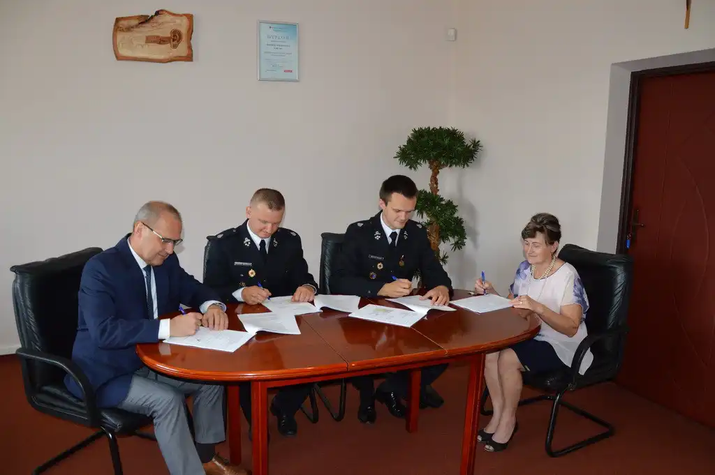 Umowa na zakup nowego samochodu ratowniczo-gaśniczego dla OSP Tęgoborze podpisana