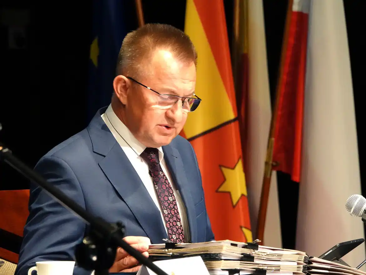 O inwestycjach i remontach zniszczonych wskutek powodzi dróg, na Sesji Rady Powiatu Nowosądeckiego