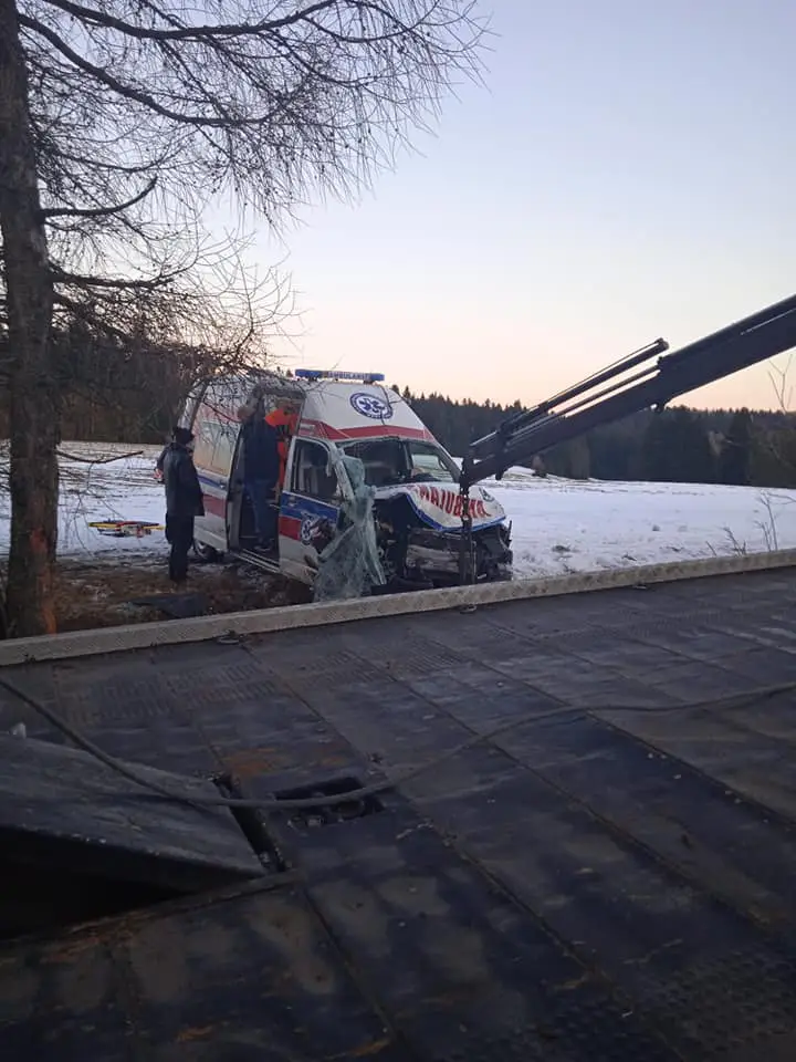 Wypadek w Czyrnej. Na miejsce wezwano śmigłowiec LPR