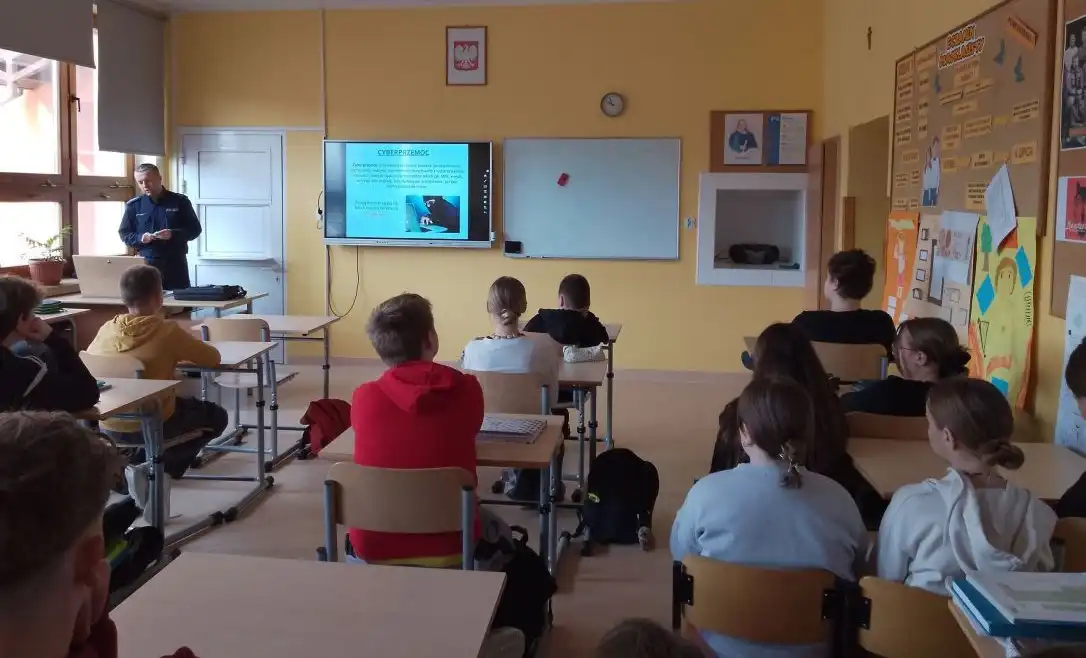 Policjanci edukują najmłodszych. Odpowiedzialność prawna i cyberprzemoc w centrum uwagi
