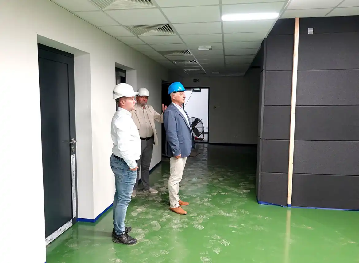 Postępują prace przy budowie hali sportowej ze strzelnicą przy Zespole Szkół w Marcinkowicach