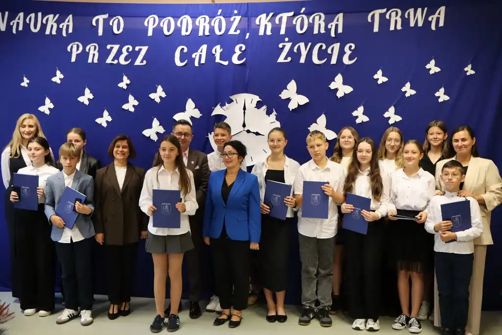 Stypendia i sportowy bonus - Trzetrzewina z nowym Orlikiem