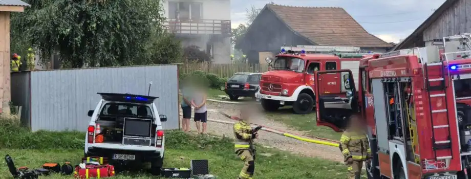 Pożar domu w Staszkówce. Jedna osoba ranna