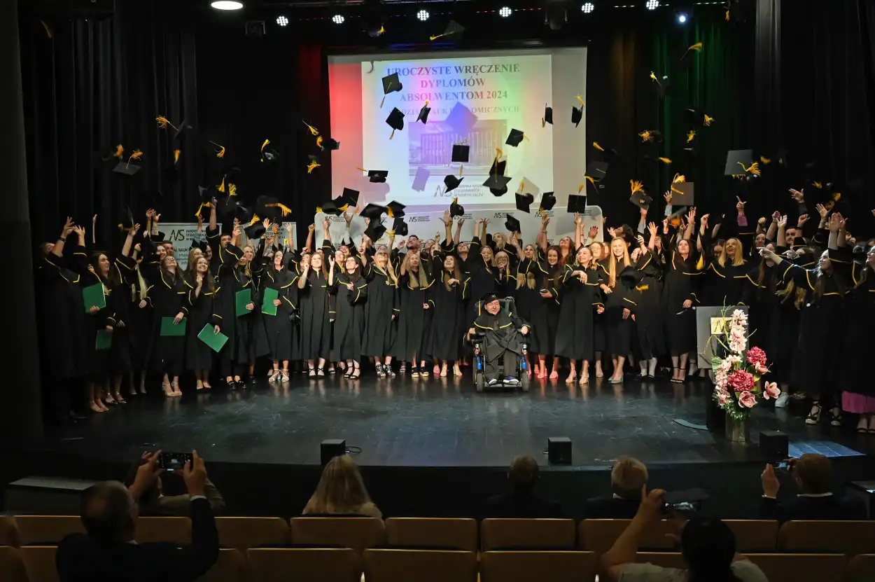 141 absolwentów studiów na Wydziale Nauk Ekonomicznych ANS z dyplomami