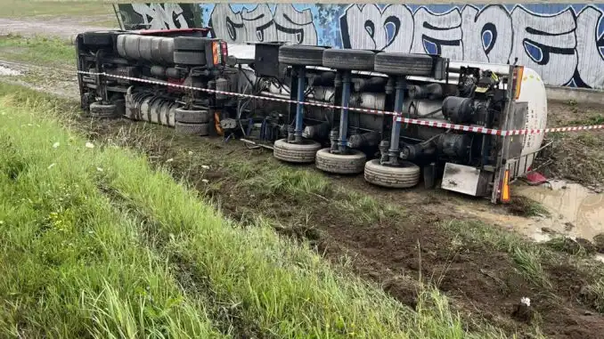 Wypadek ciężarówki na obwodnicy Stadeł