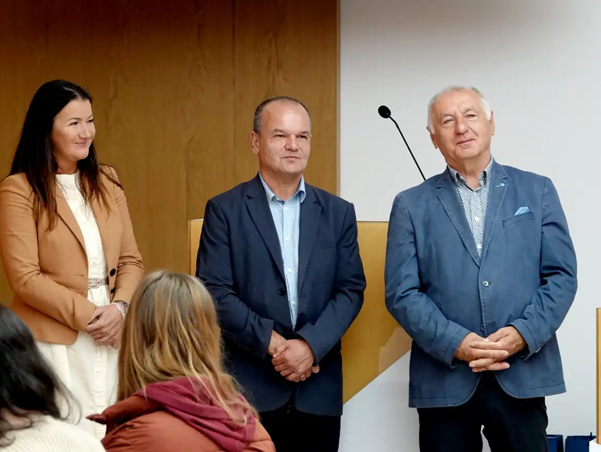 Uczniowie z Polski, Słowacji i Niemiec gościli w Starostwie Powiatowym w Nowym Sączu