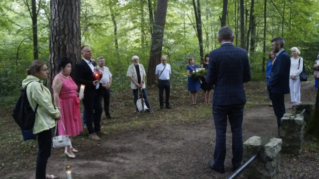 Starosądeczanie przy pomniku w dzielnicy Piaski oddali hołd pomordowanym