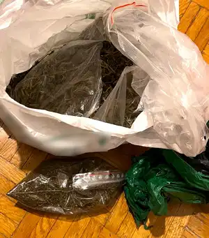Meferdon oraz marihuana w samochodzie