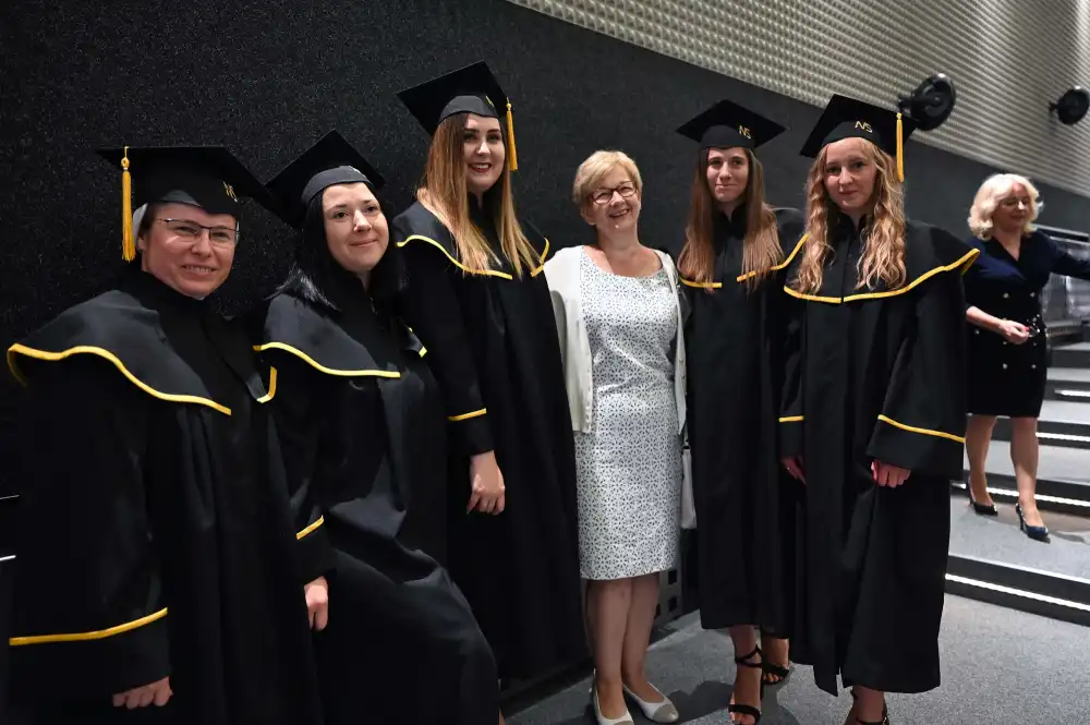 Ponad 100 absolwentów Wydziału Nauk Społecznych i Sztuki ANS otrzymało dyplomy ukończenia studiów licencjackich i magisterskich