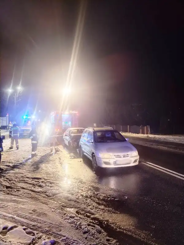 Kraksa na DK 75 w Łabowej. Jedna osoba trafiła do szpitala