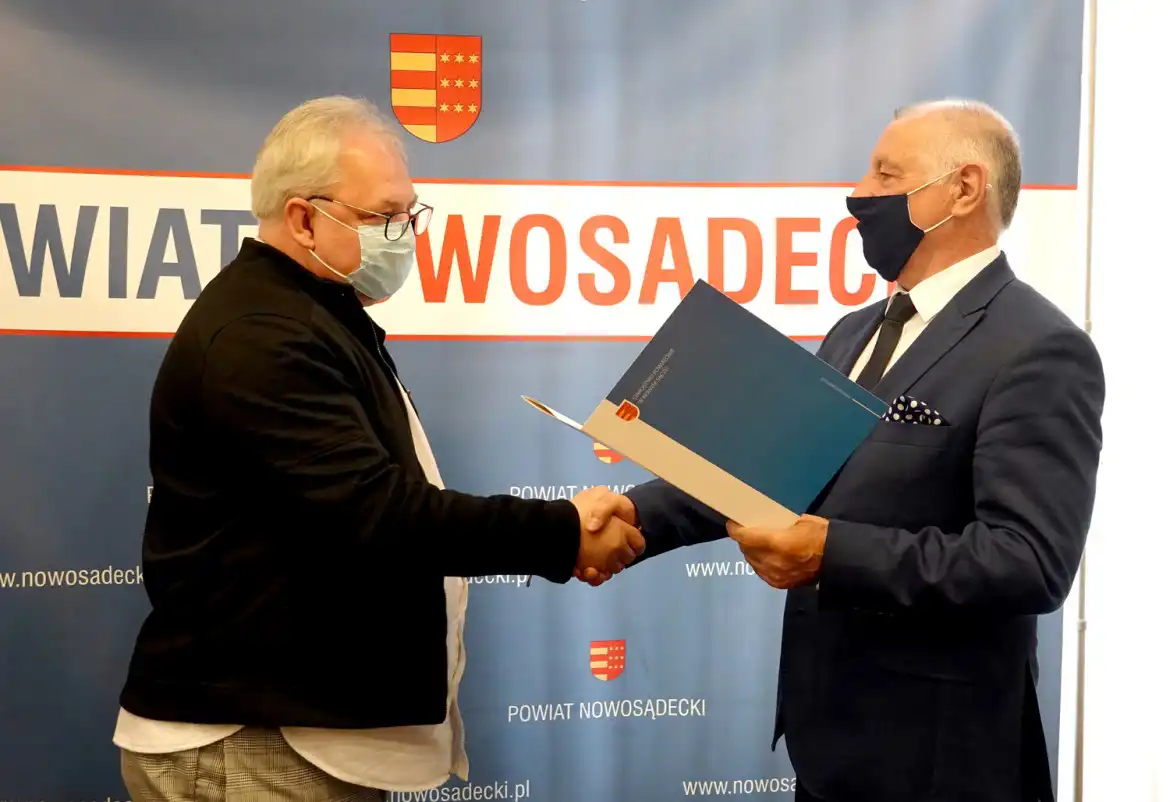 Nowi dyrektorzy szkół prowadzonych przez powiat nowosądecki