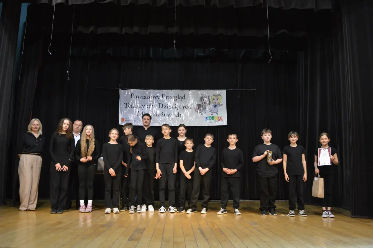 Teatralny sukces uczniów z Żbikowic. „GraMY TO” z uznaniem publiczności