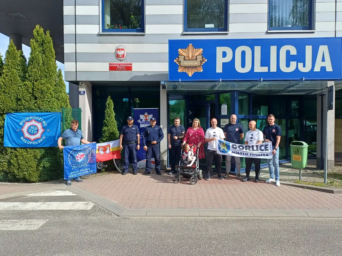 Policjanci z Gorlic znów wsiadają na rowery. Jadą dla chorej Milenki