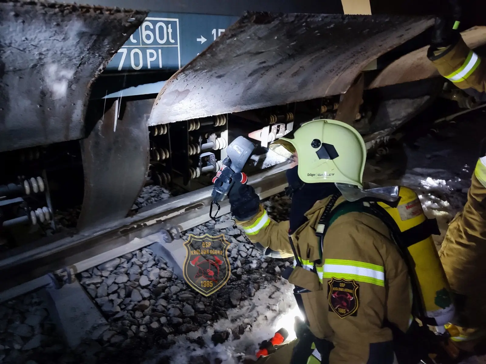 Ogień w przedziale pasażerskim. Służby w akcji w Mszalnicy