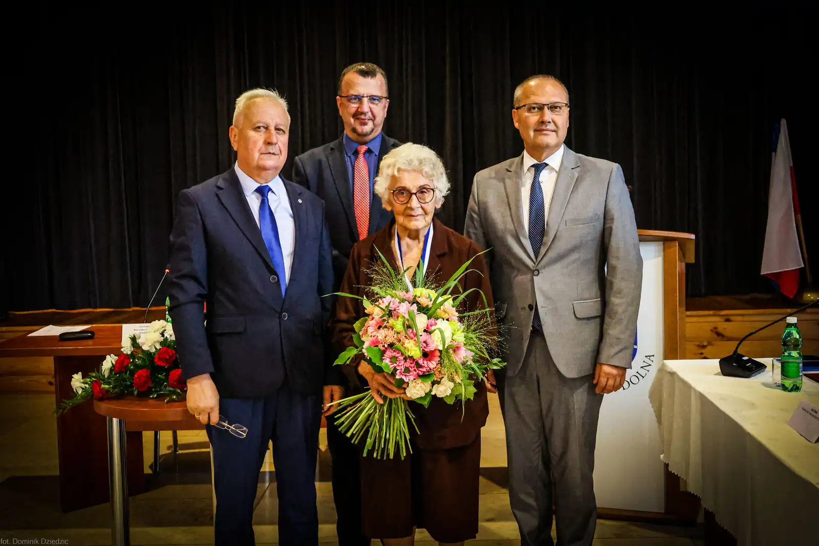 Akt Nadania Honorowego Obywatelstwa Gminy Łososina Dolna wręczony Pani Doktor Zofii Jungiewicz