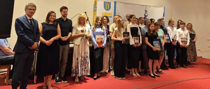 Najlepsi uczniowie odebrali nagrody. Gmina Tymbark doceniła swoich absolwentów