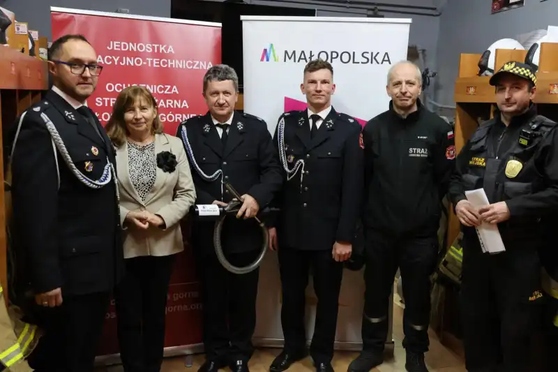 Nowy sprzęt dla OSP Łososina Górna. Strażacy otrzymali profesjonalne wyposażenie