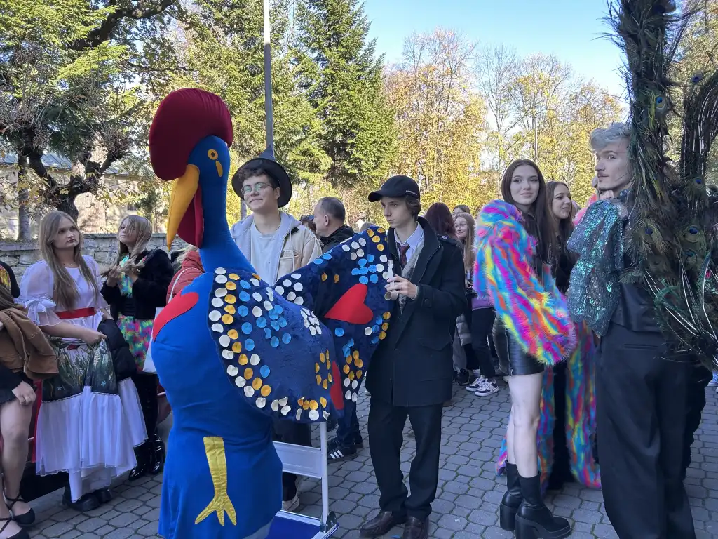 Kolorowy pochód literackich bohaterów przemaszerował ulicami Nowego Sącza