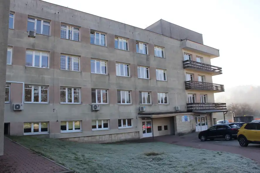 Postępują prace związane z termomodernizacją budynku limanowskiego Szpitala