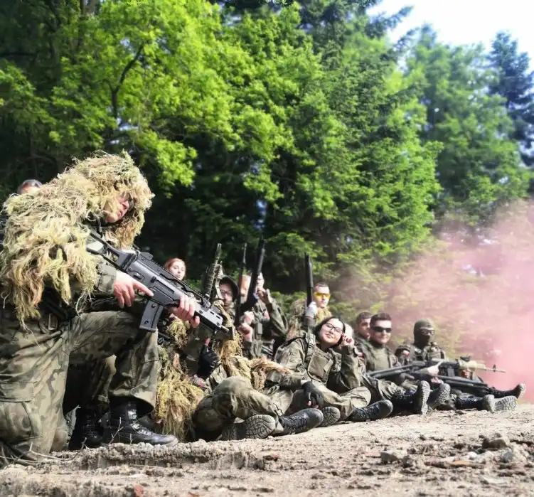 Uczniowie ZS w Marcinkowicach uczestniczyli w obozie szkoleniowym nad Jeziorem Rożnowskim