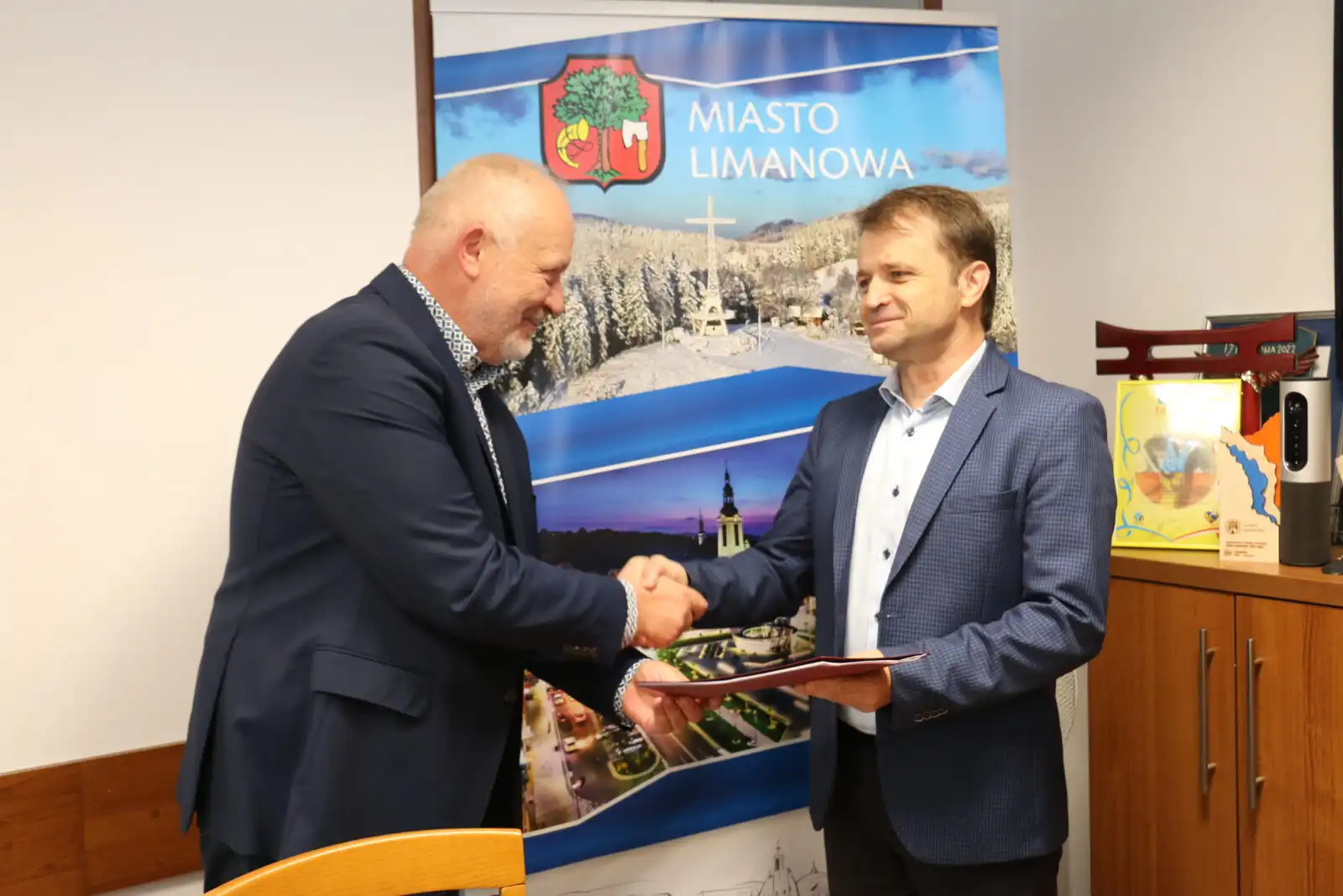 Limanowa: Podpisano umowę na budowę trzech parkingów Park&Ride