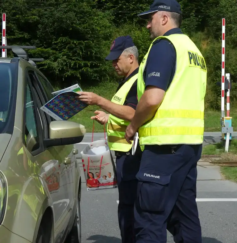 Sądeccy policjanci włączyli się w akcję edukacyjno-prewencyjną pn. „Bezpieczny piątek”