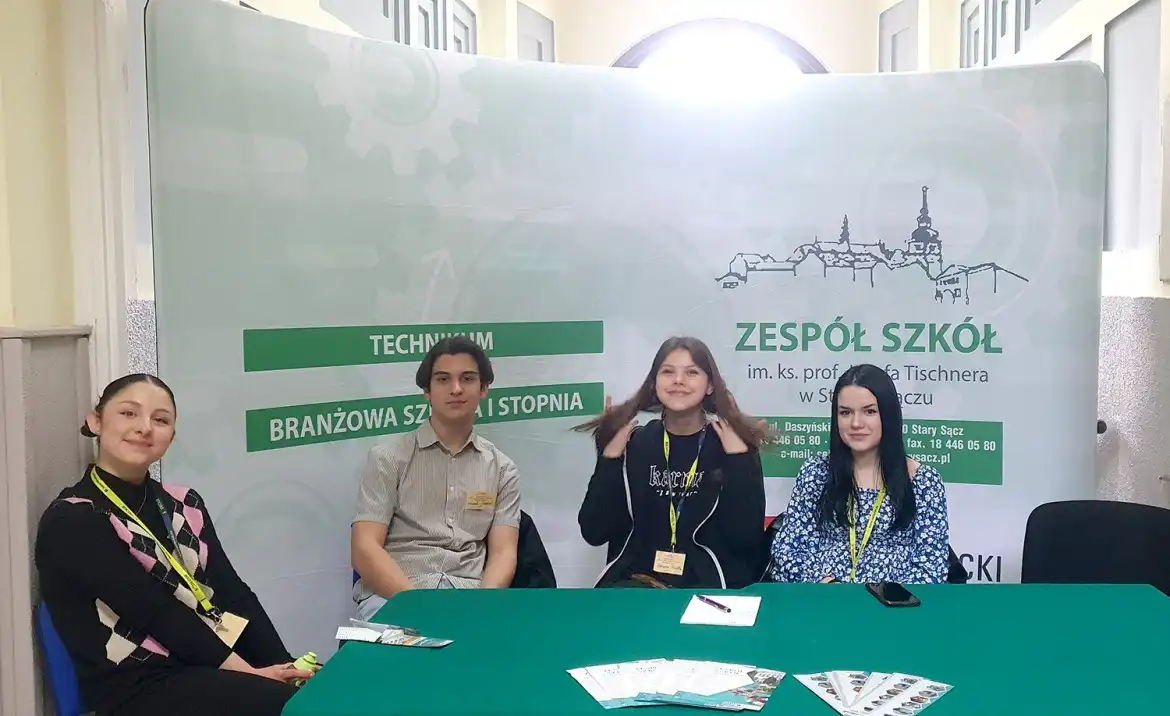 Dzień Otwarty w ZS w Starym Sączu. Szkołę odwiedziło ponad 150 osób