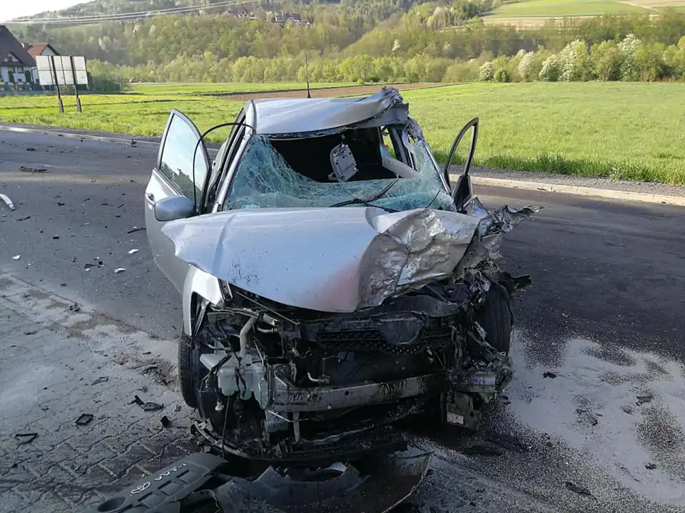 Wypadek w Kasince Małej. Trzy osoby poszkodowane