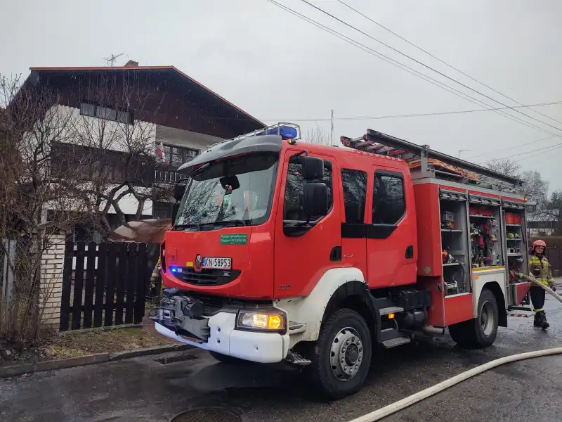 Pożar na ul. Stolarskiej w Nowym Sączu. Ogień wybuch w kotłowni budynku mieszkalnego